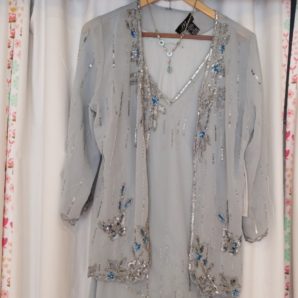 Gorgeous Special Occasion Dress - Picture 2 of 9